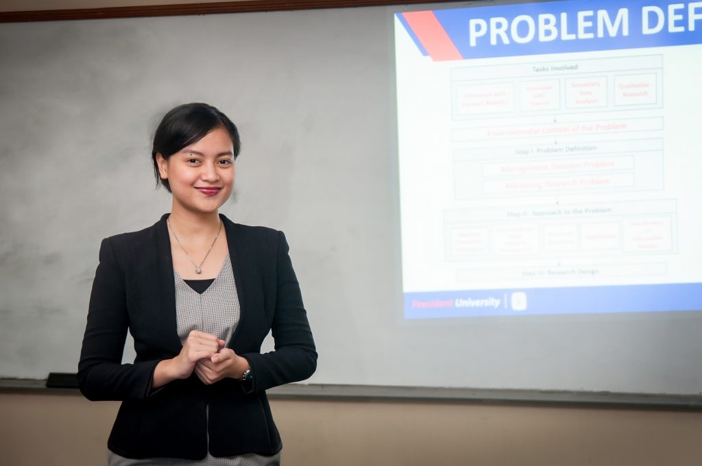 Hadapi Zaman Digitalized, Kunthi Terapkan Sistem Ajar Virtual pada Mahasiswanya