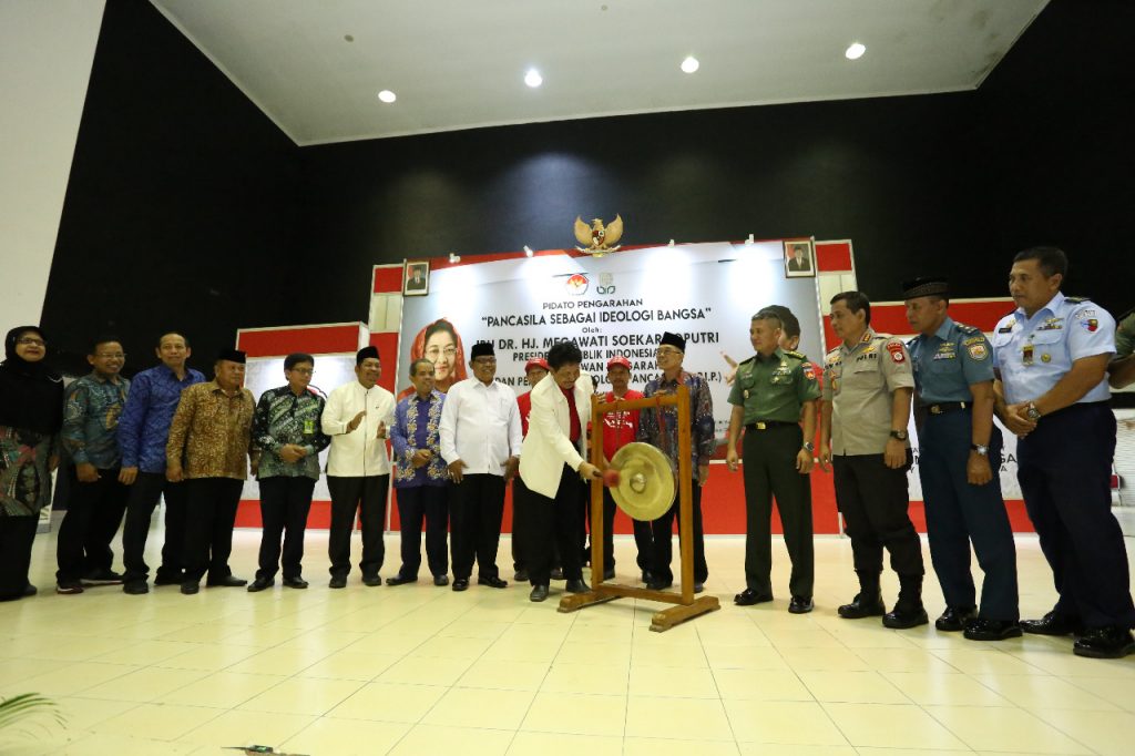 Lomba Tata Upacara Bendera