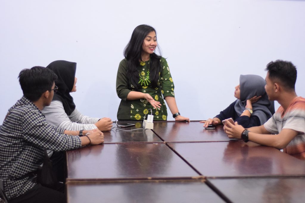 Dosen Harus Meneliti dan Menulis