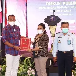 Fransina S. Latumahina memperoleh hak cipta