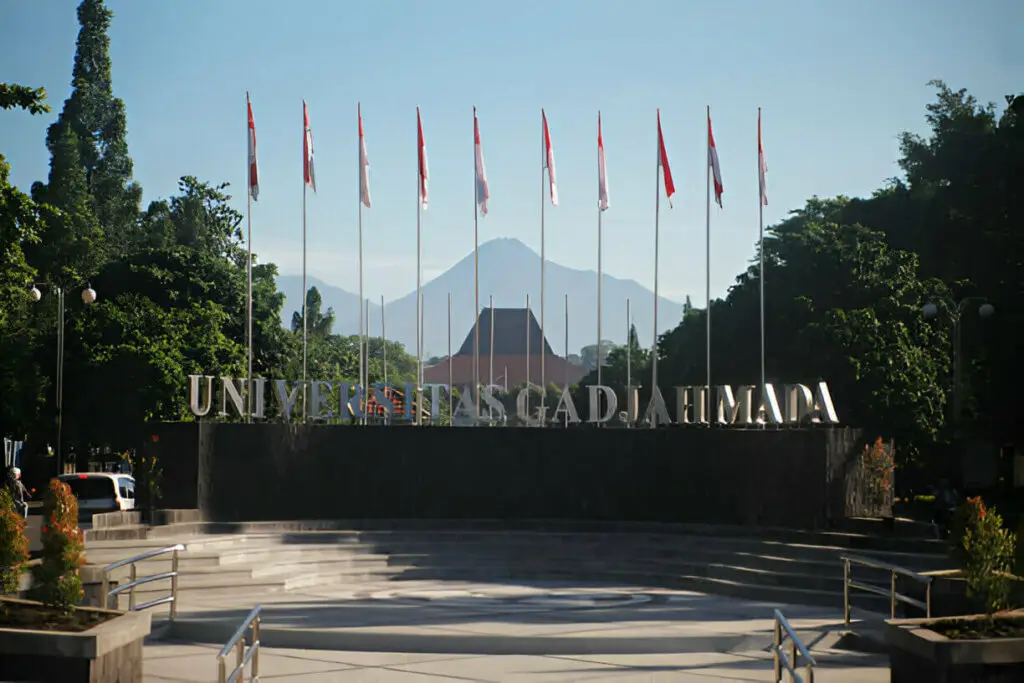 Perguruan Tinggi Tujuan Dalam Negeri